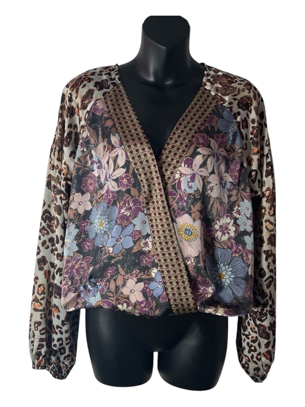 NWT Mystree blouse with floral& leopard print sleeves sz S